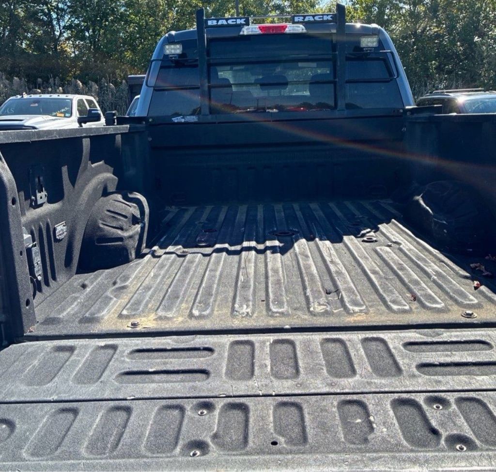 Photo 11 of this FORD F-350 SUPER DUT