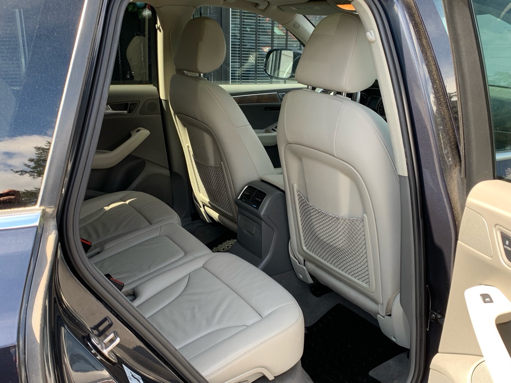 Photo 25 of this AUDI Q5