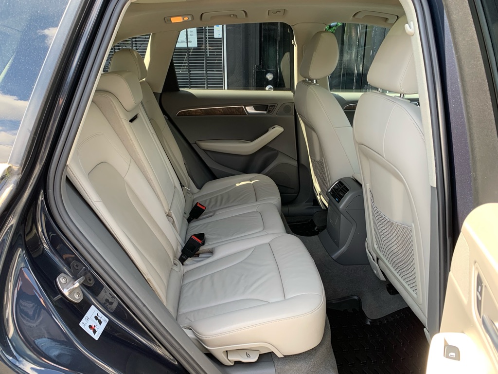 Photo 26 of this AUDI Q5