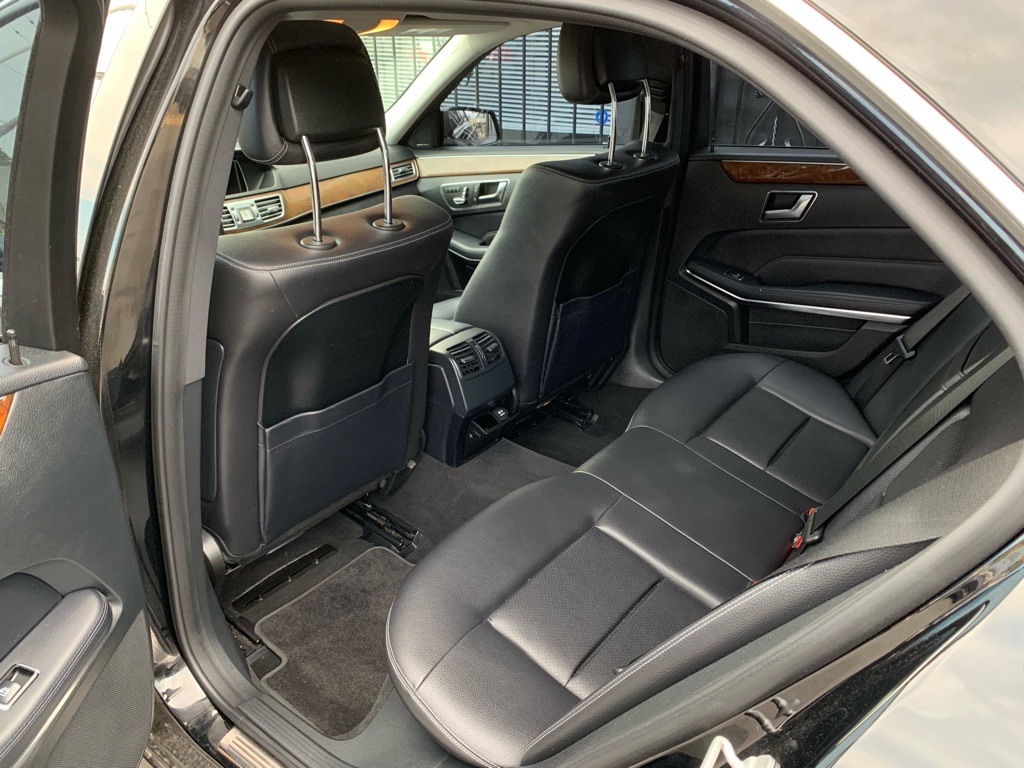 Photo 14 of this MERCEDES-BENZ E-CLASS