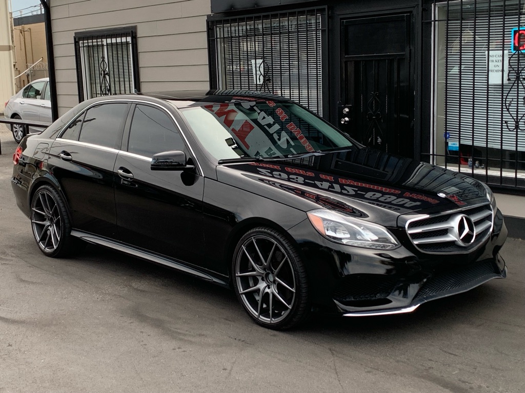 Photo 8 of this MERCEDES-BENZ E-CLASS