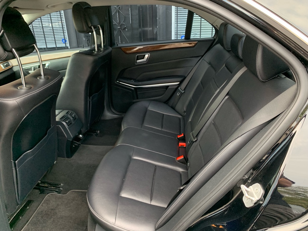 Photo 15 of this MERCEDES-BENZ E-CLASS