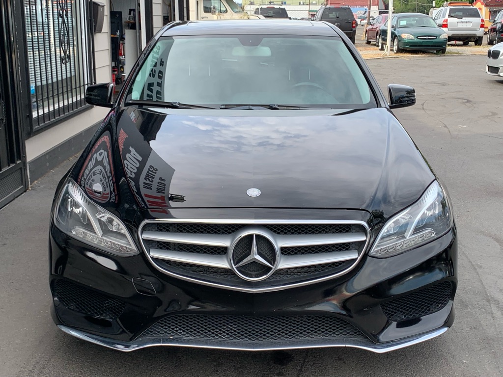 Photo 9 of this MERCEDES-BENZ E-CLASS