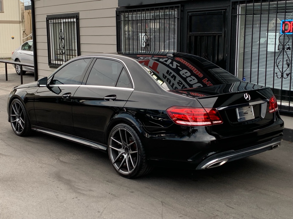 Photo 4 of this MERCEDES-BENZ E-CLASS