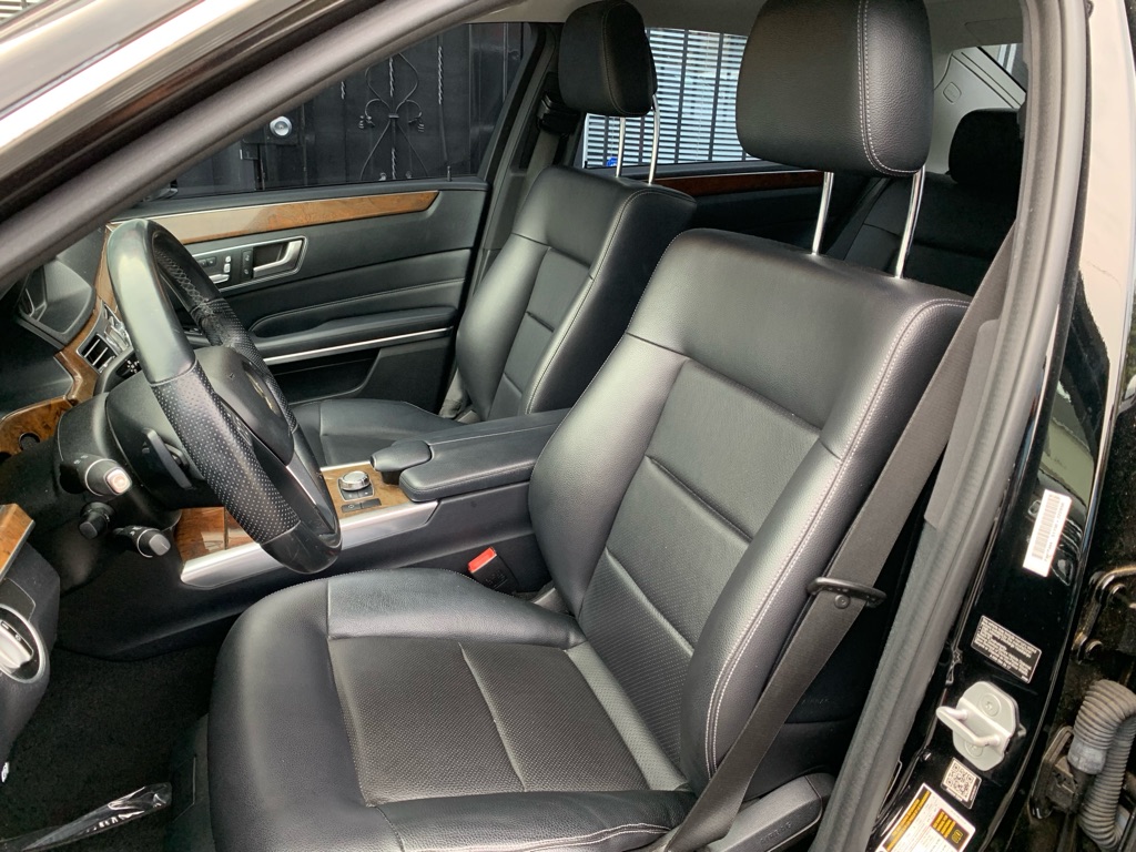 Photo 13 of this MERCEDES-BENZ E-CLASS