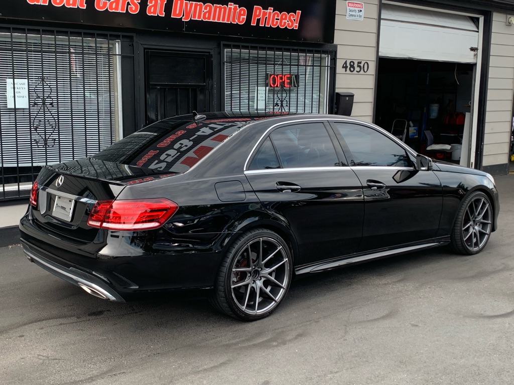 Photo 6 of this MERCEDES-BENZ E-CLASS