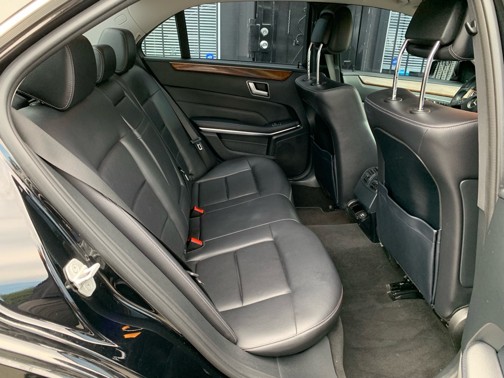 Photo 21 of this MERCEDES-BENZ E-CLASS