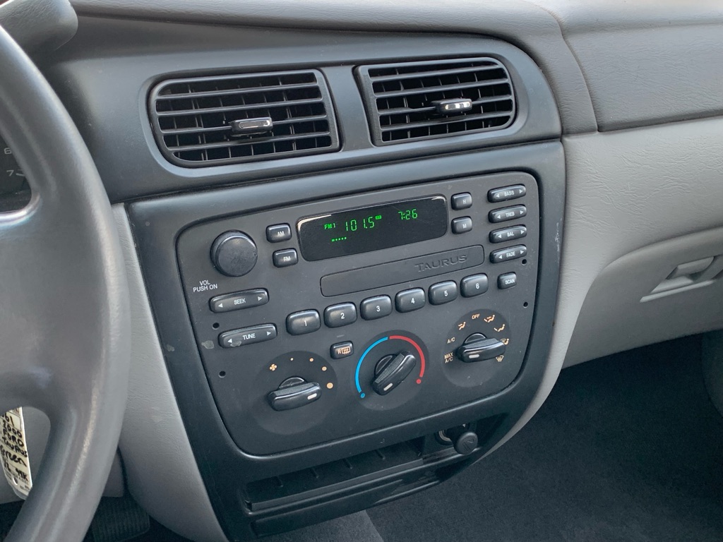 Photo 18 of this FORD TAURUS