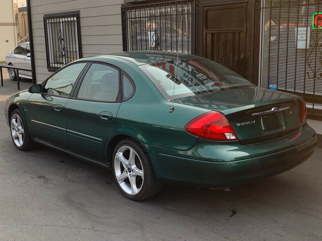 Photo 4 of this FORD TAURUS