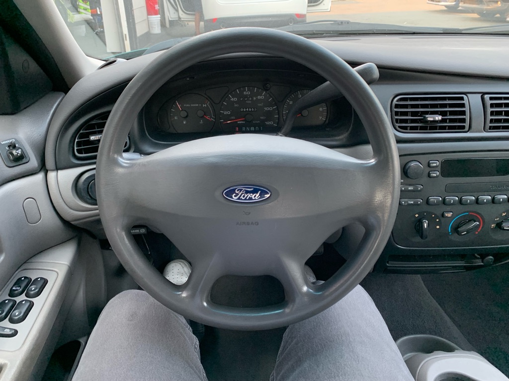 Photo 16 of this FORD TAURUS