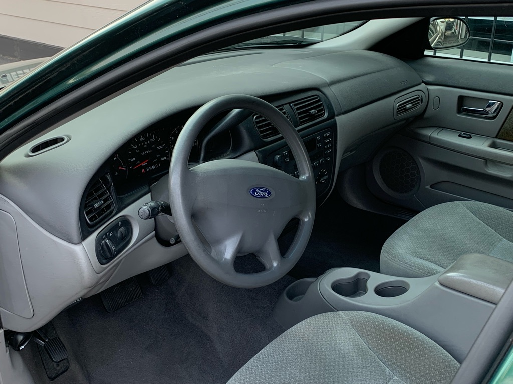Photo 11 of this FORD TAURUS