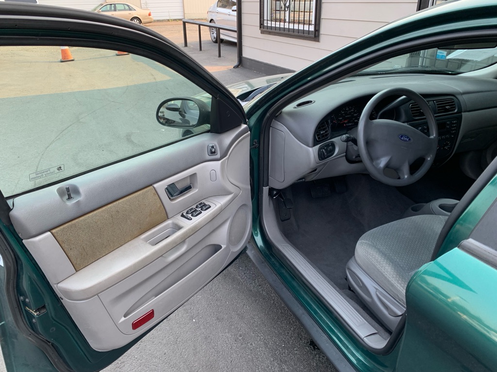 Photo 10 of this FORD TAURUS