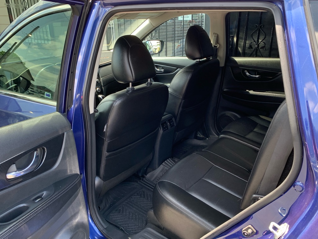 Photo 15 of this NISSAN ROGUE