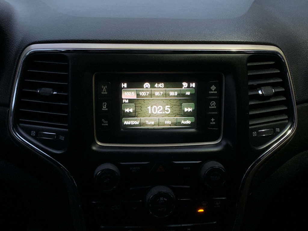 Photo 21 of this JEEP GRAND CHEROKEE
