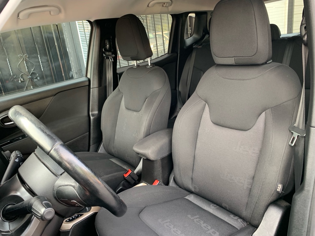 Photo 13 of this JEEP RENEGADE