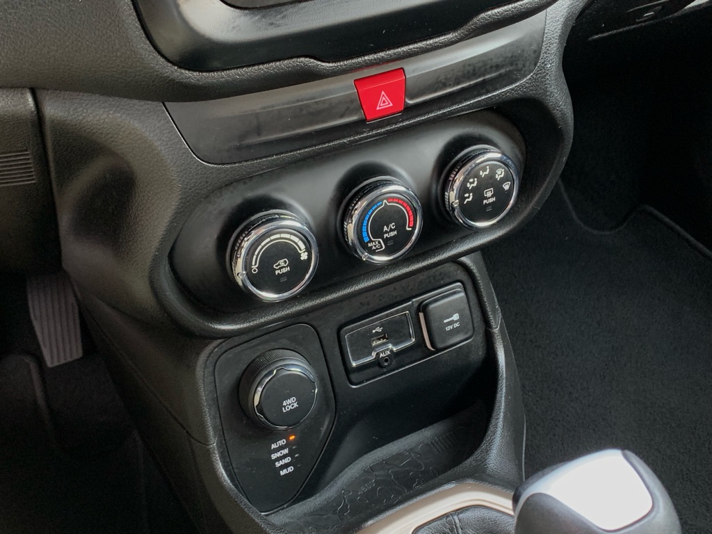 Photo 19 of this JEEP RENEGADE