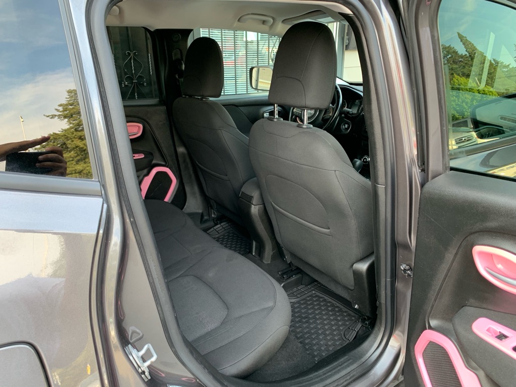 Photo 24 of this JEEP RENEGADE