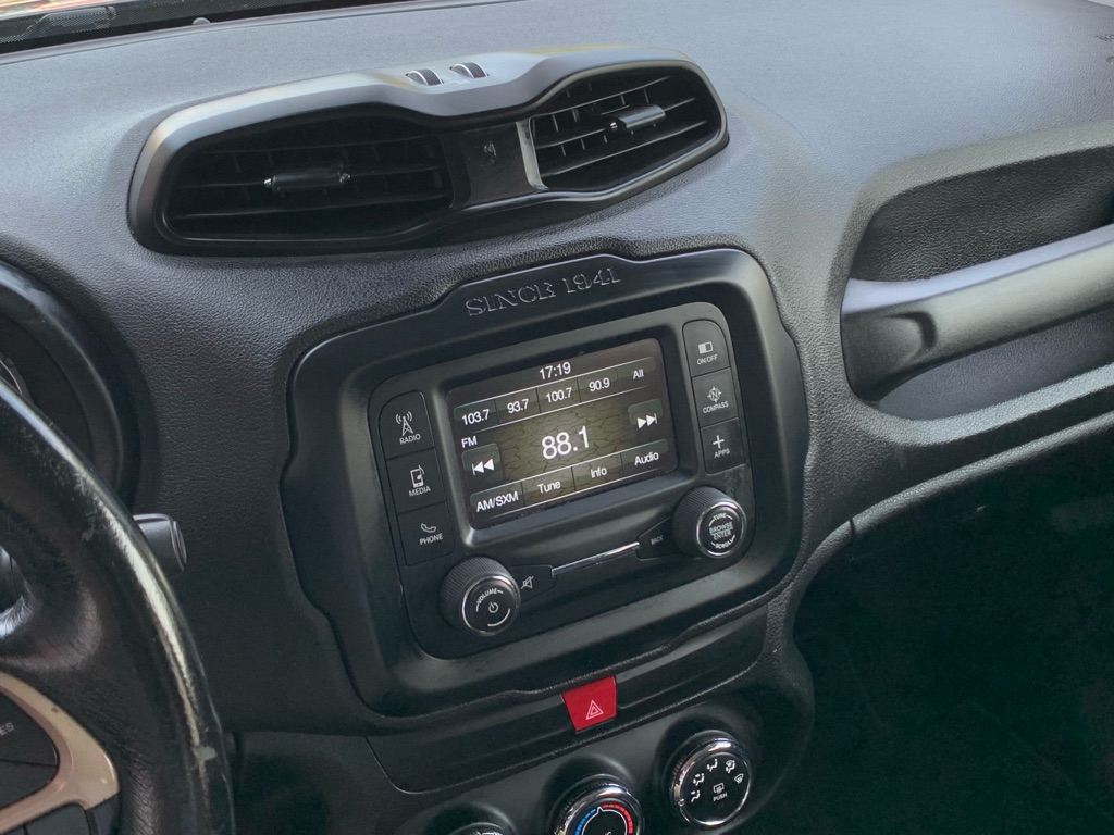 Photo 20 of this JEEP RENEGADE