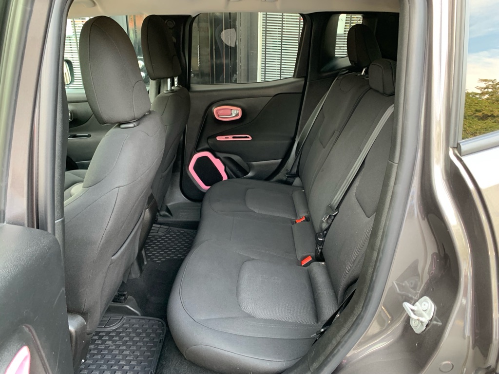 Photo 15 of this JEEP RENEGADE