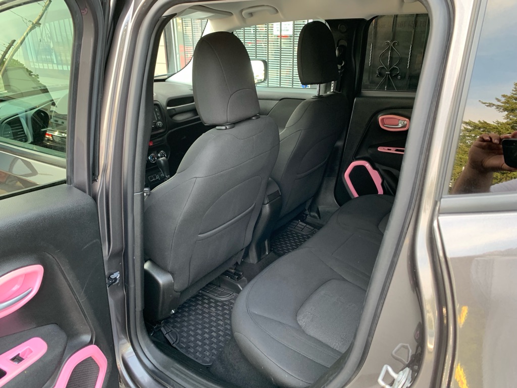 Photo 14 of this JEEP RENEGADE