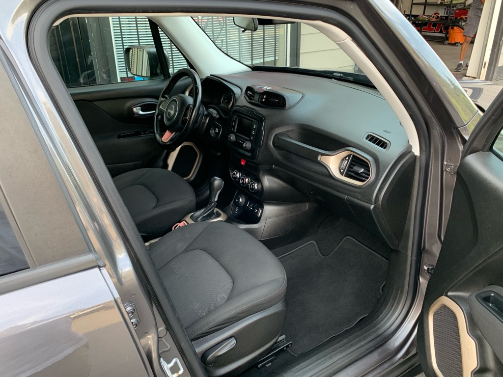 Photo 26 of this JEEP RENEGADE