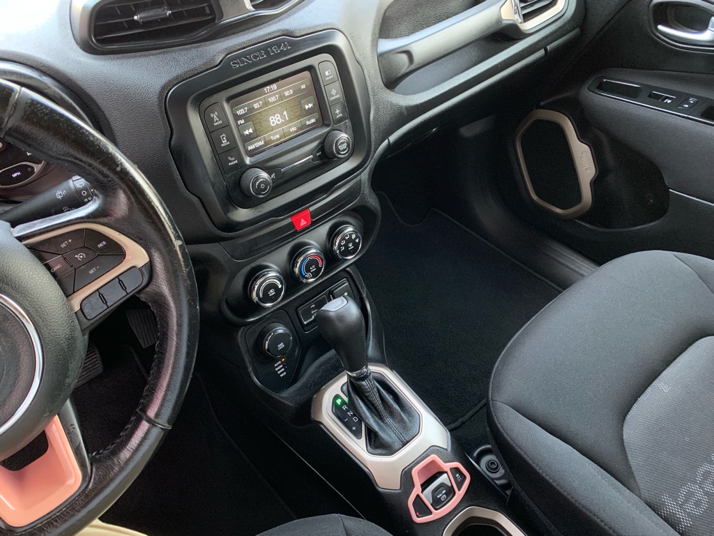 Photo 17 of this JEEP RENEGADE