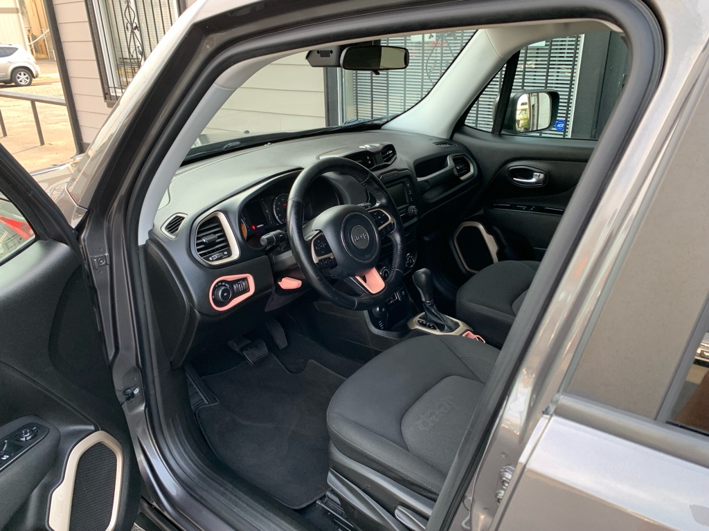 Photo 11 of this JEEP RENEGADE