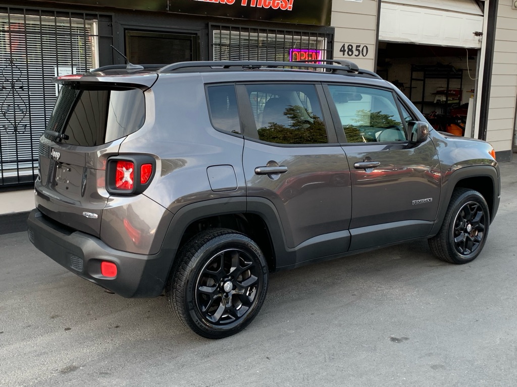 Photo 7 of this JEEP RENEGADE