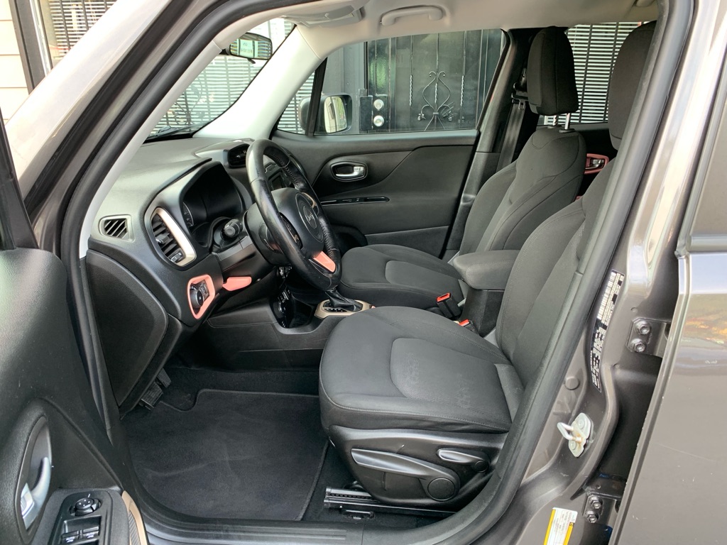 Photo 12 of this JEEP RENEGADE