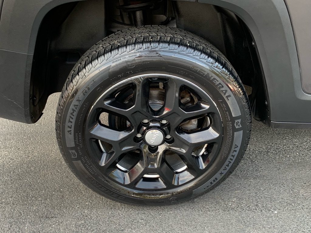 Photo 28 of this JEEP RENEGADE