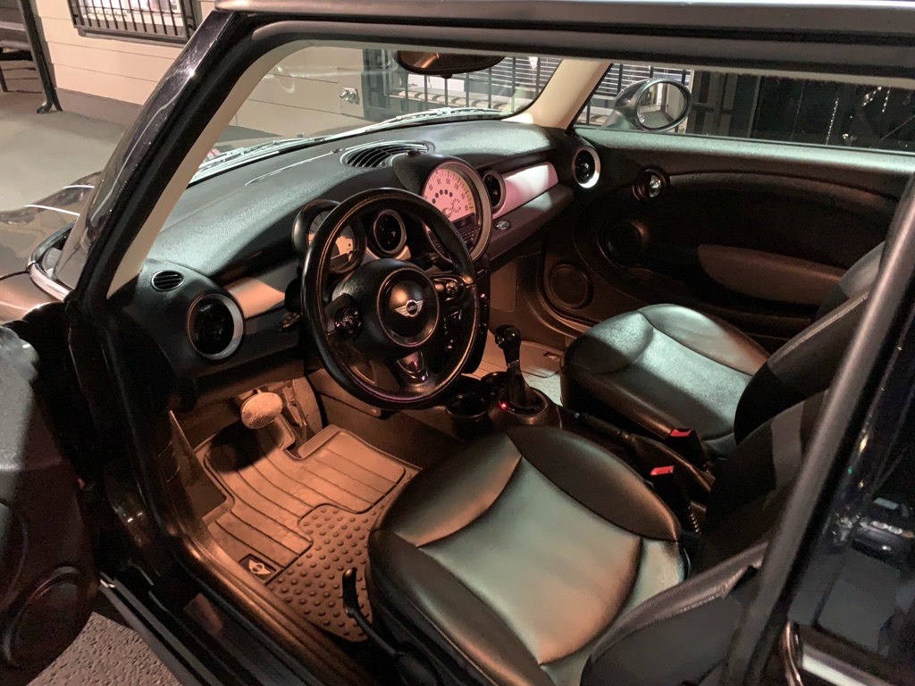 Photo 10 of this MINI COOPER