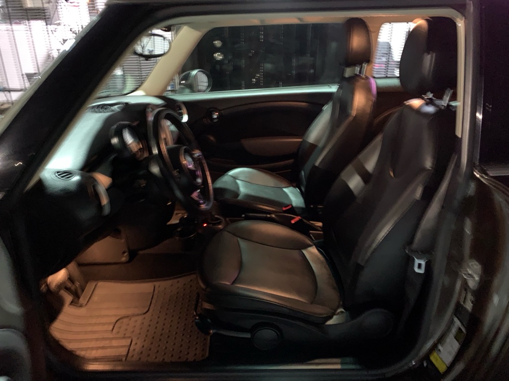 Photo 11 of this MINI COOPER