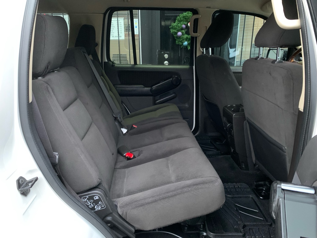 Photo 21 of this FORD EXPLORER