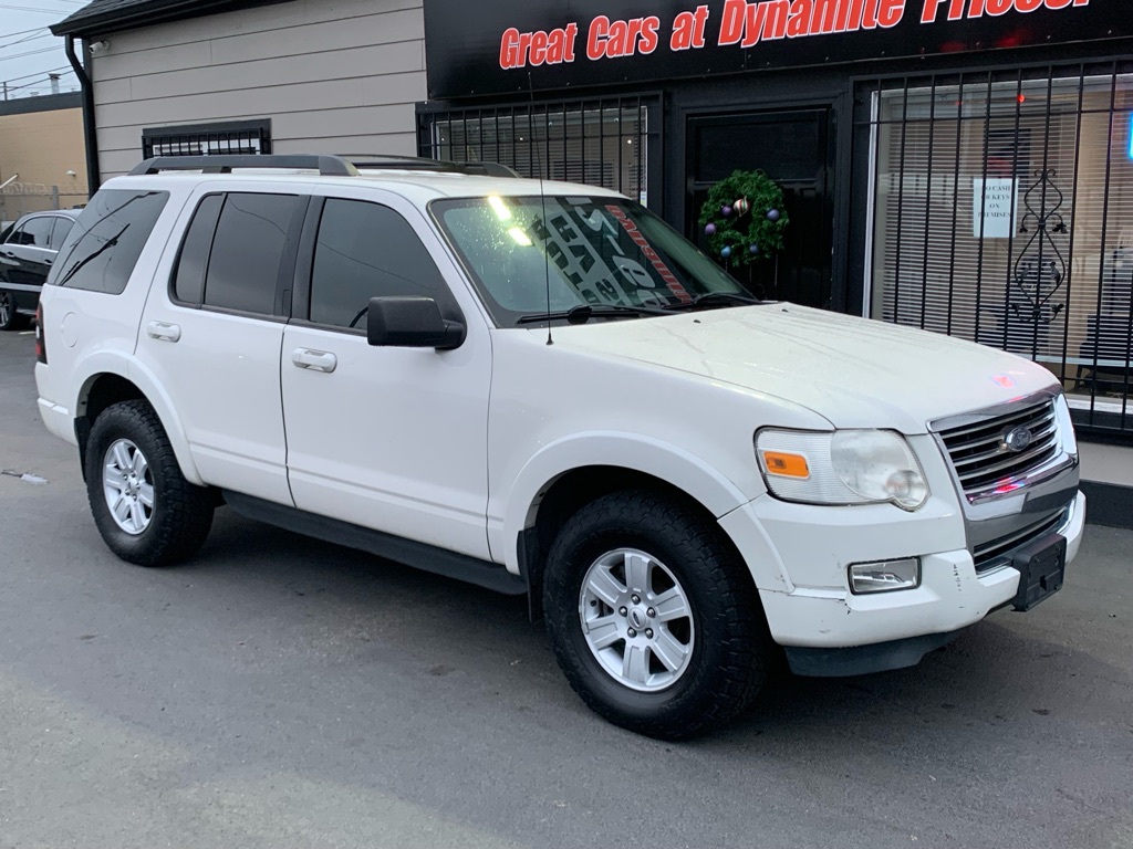 Photo 11 of this FORD EXPLORER