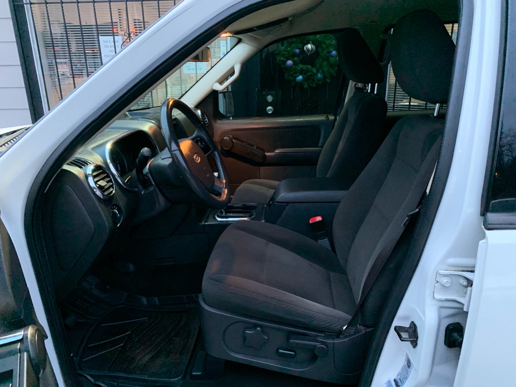 Photo 14 of this FORD EXPLORER