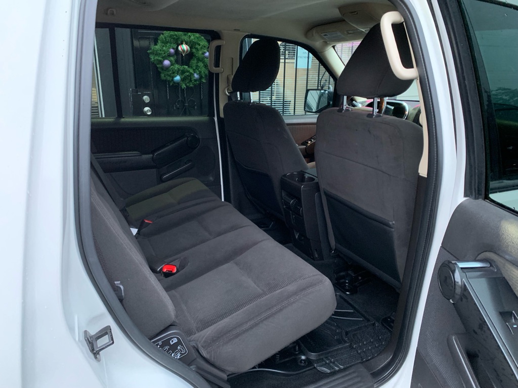 Photo 20 of this FORD EXPLORER
