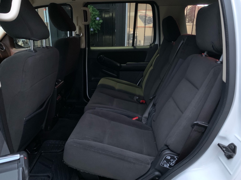 Photo 17 of this FORD EXPLORER