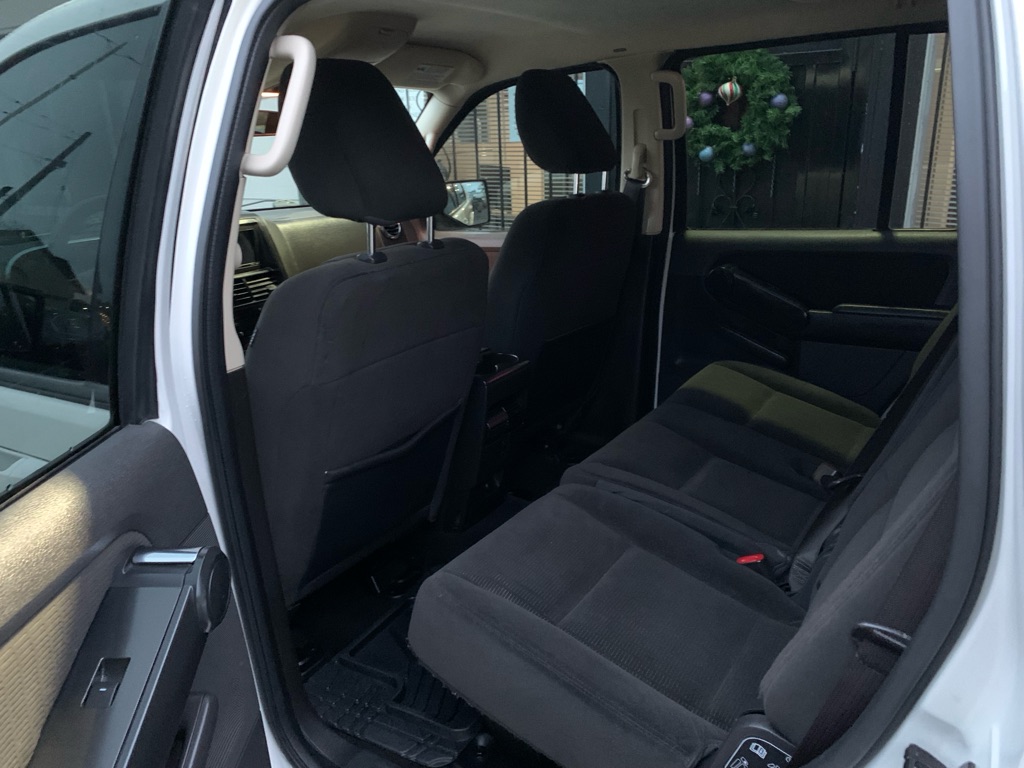 Photo 16 of this FORD EXPLORER