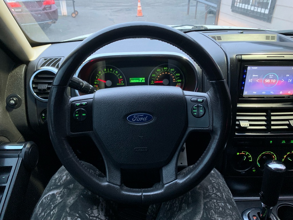 Photo 26 of this FORD EXPLORER