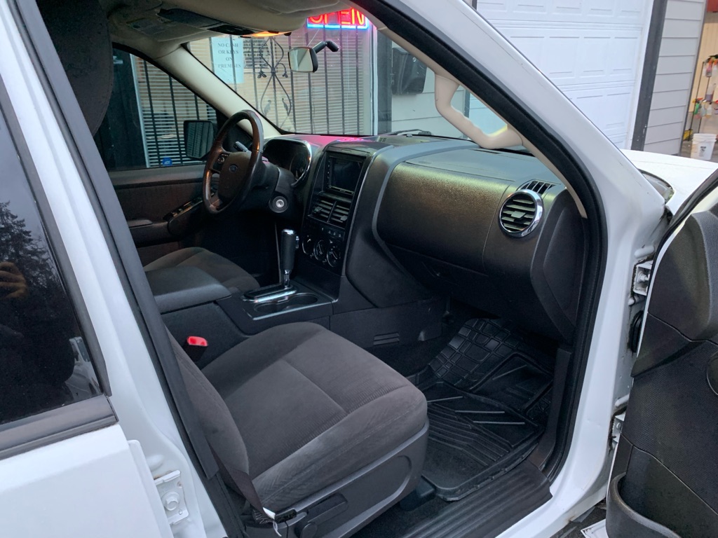 Photo 24 of this FORD EXPLORER