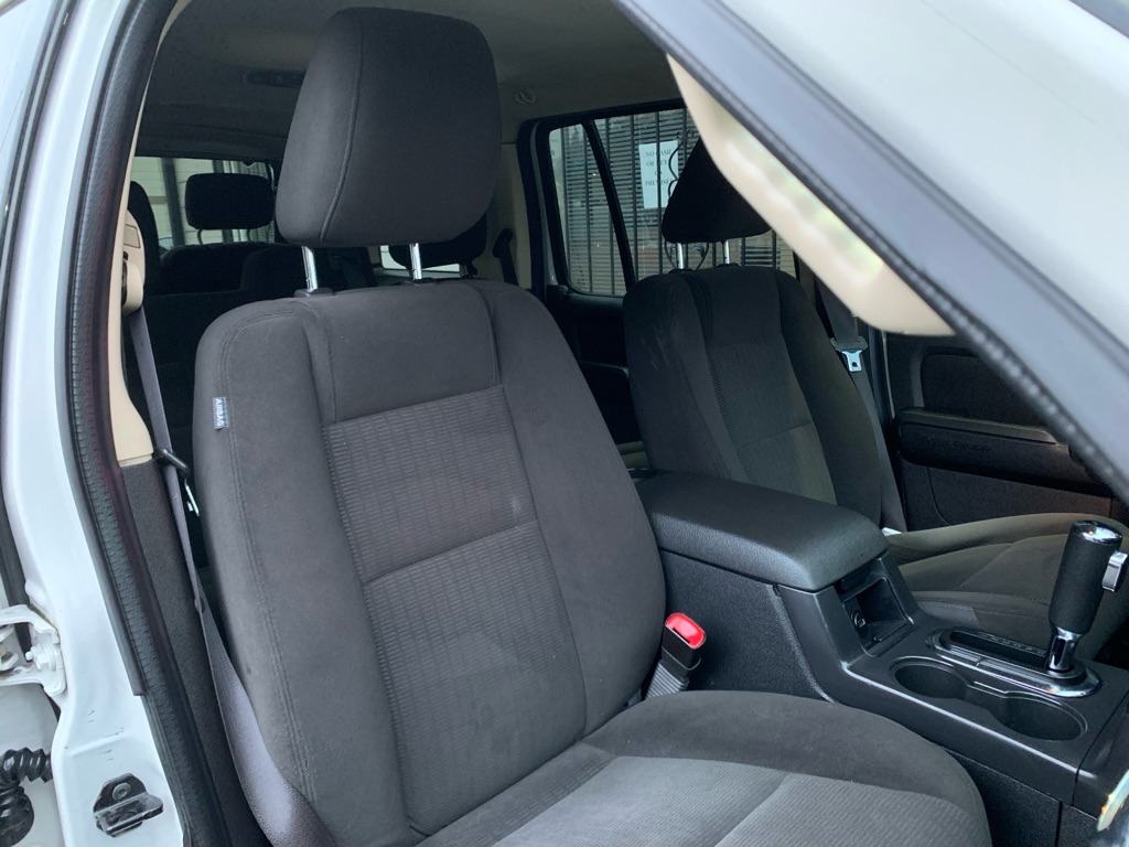 Photo 25 of this FORD EXPLORER