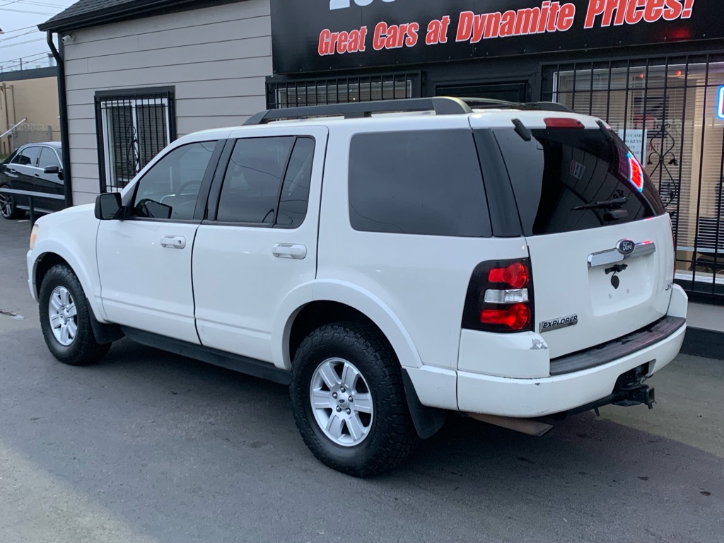 Photo 4 of this FORD EXPLORER