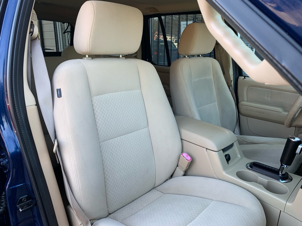 Photo 27 of this FORD EXPLORER