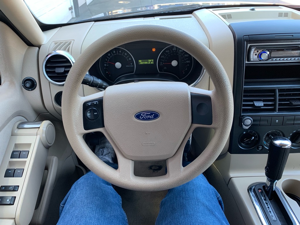 Photo 18 of this FORD EXPLORER