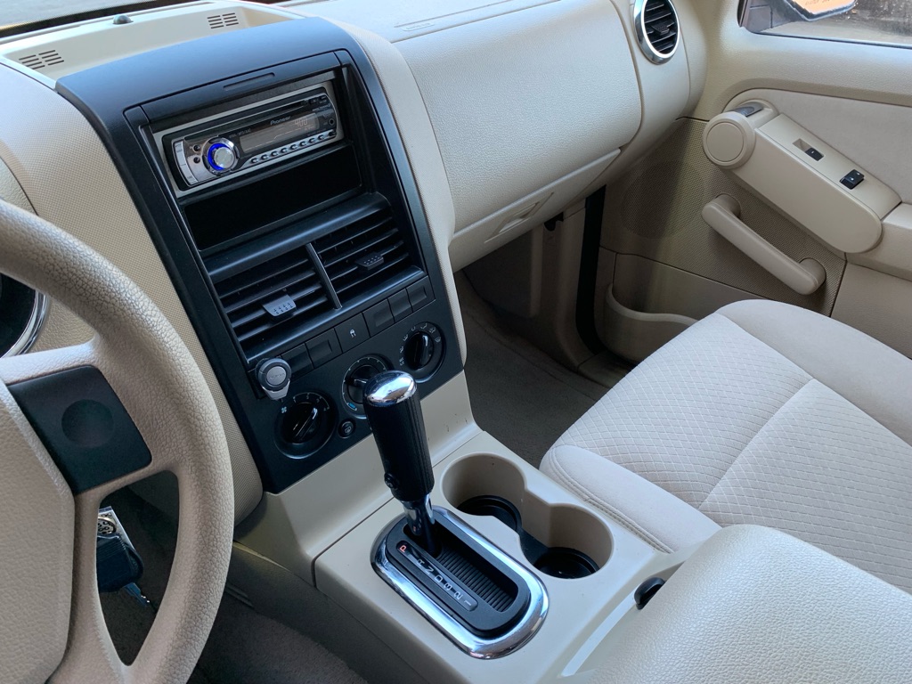 Photo 20 of this FORD EXPLORER