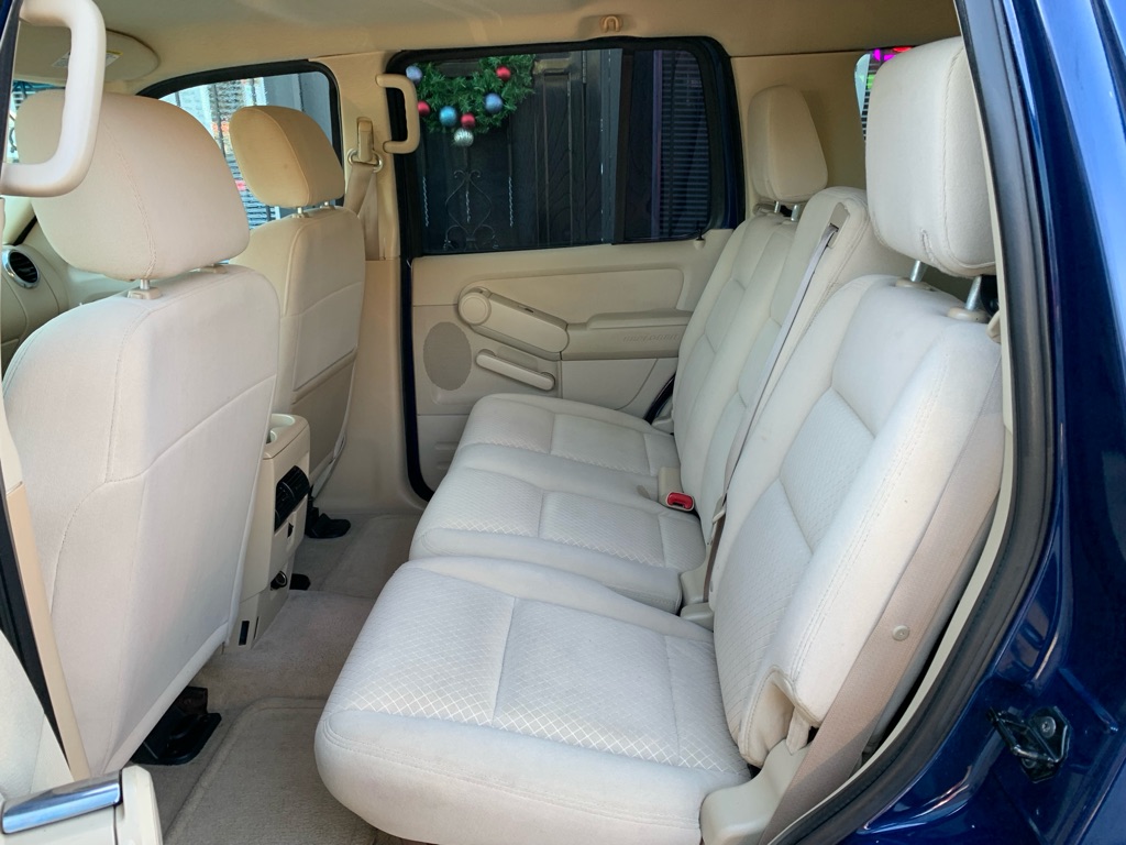 Photo 15 of this FORD EXPLORER