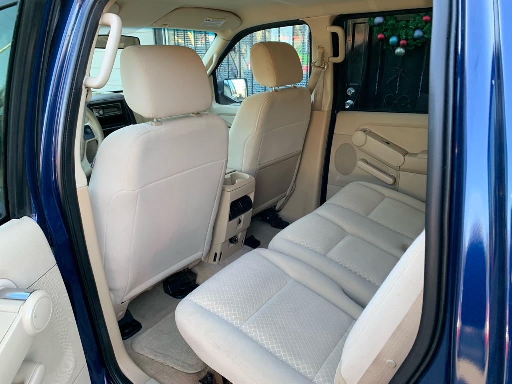 Photo 14 of this FORD EXPLORER