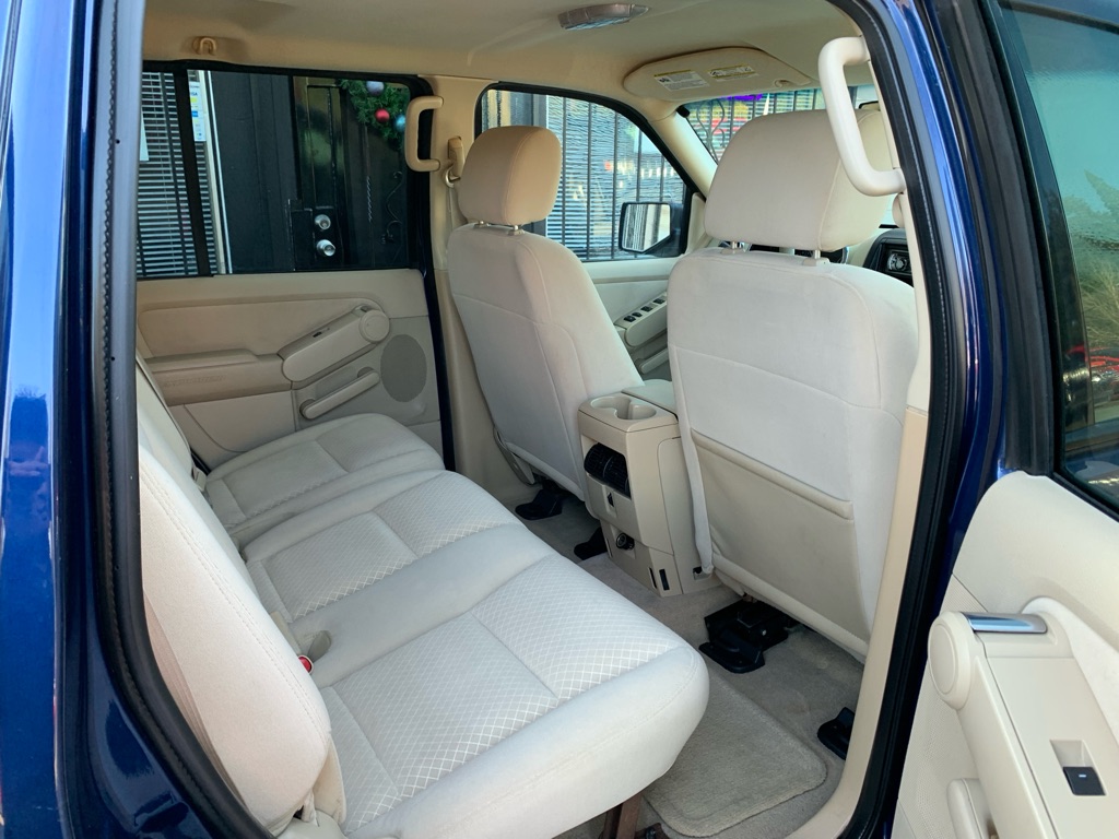 Photo 24 of this FORD EXPLORER