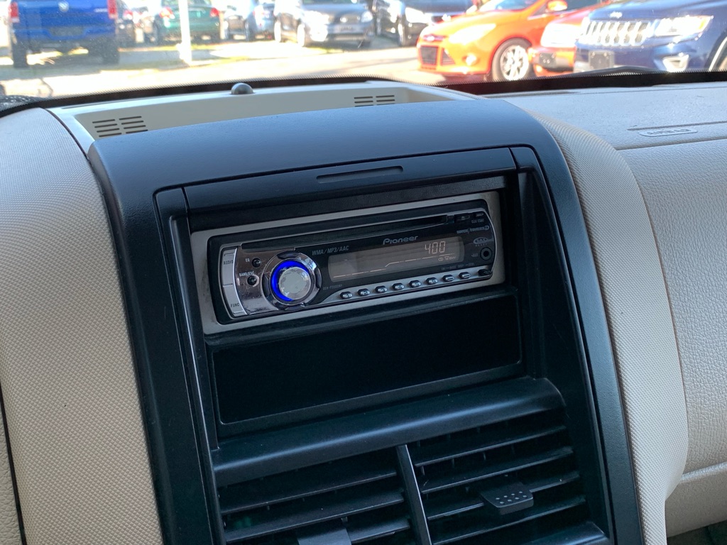 Photo 21 of this FORD EXPLORER