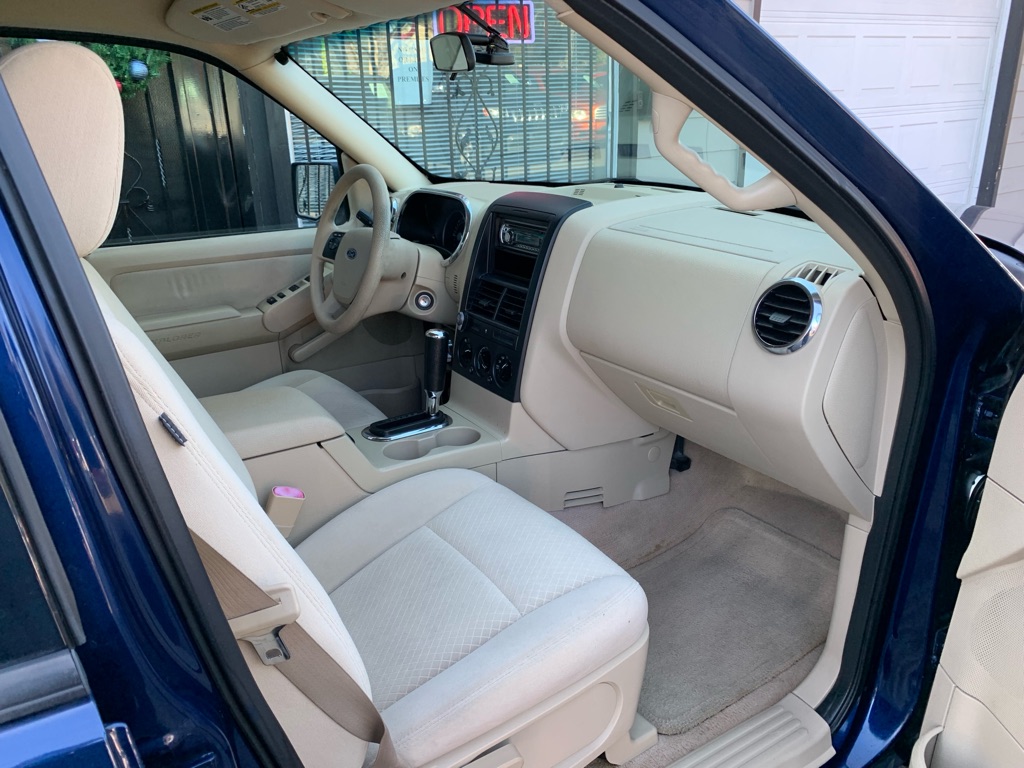 Photo 26 of this FORD EXPLORER